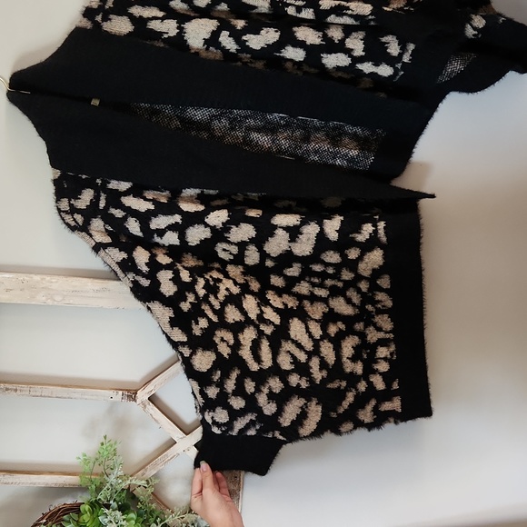 Kori America Women's Animal Print Black & Tan Cardigan M/L - Picture 2 of 5